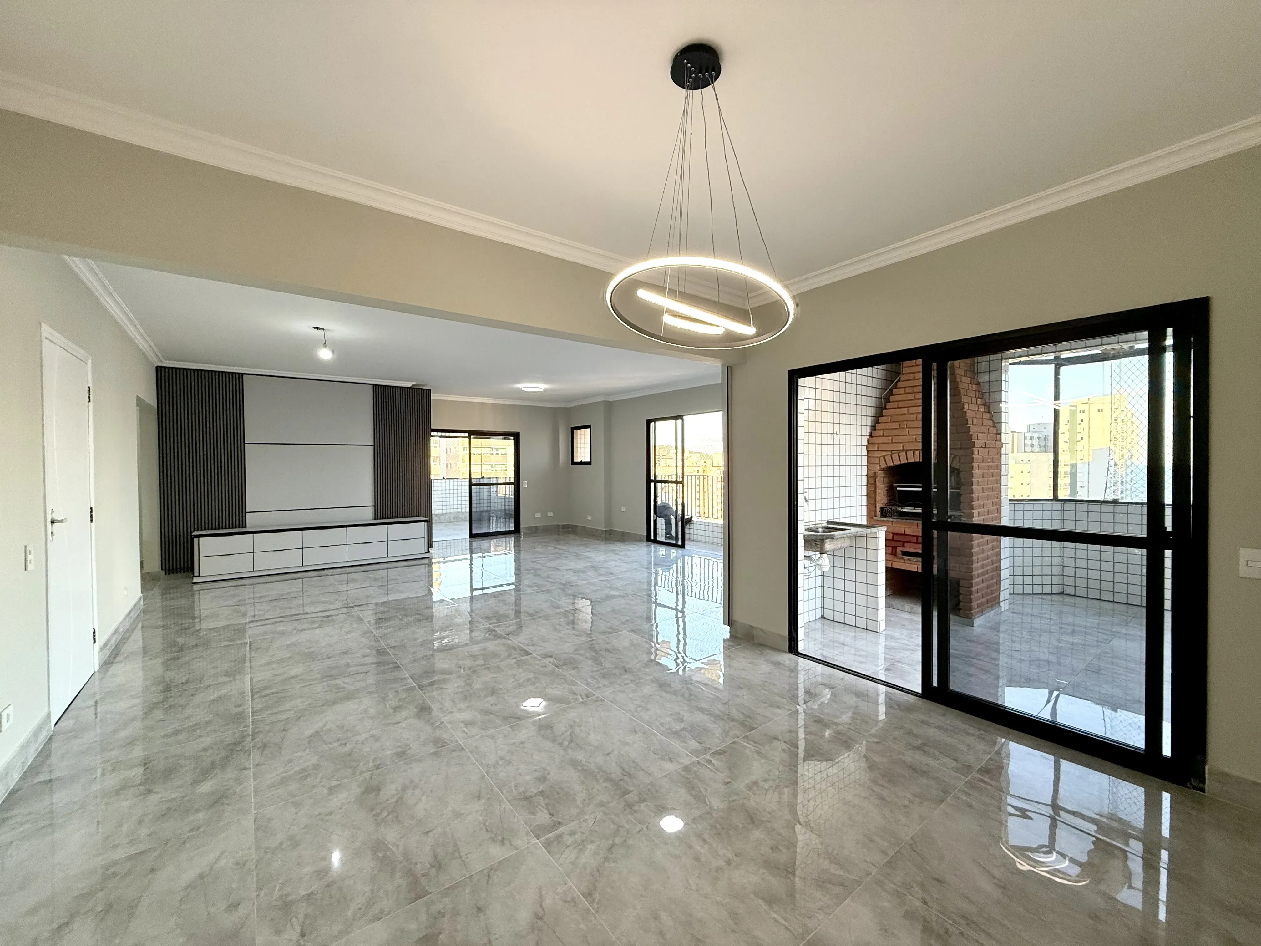 Cobertura 320m² com Piscina e Vista Mar na Guilhermina