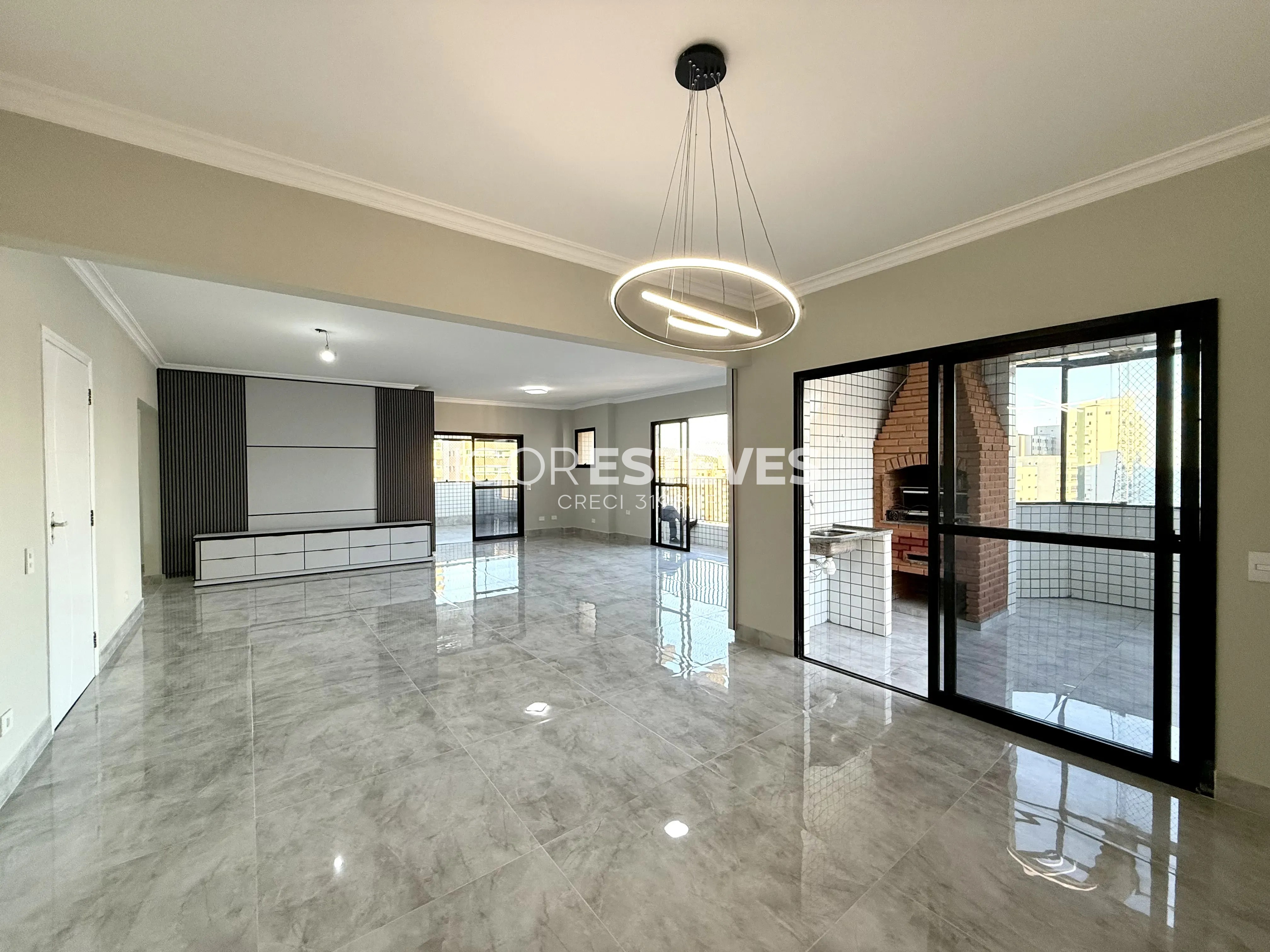 Cobertura 320m² com Piscina e Vista Mar na Guilhermina
