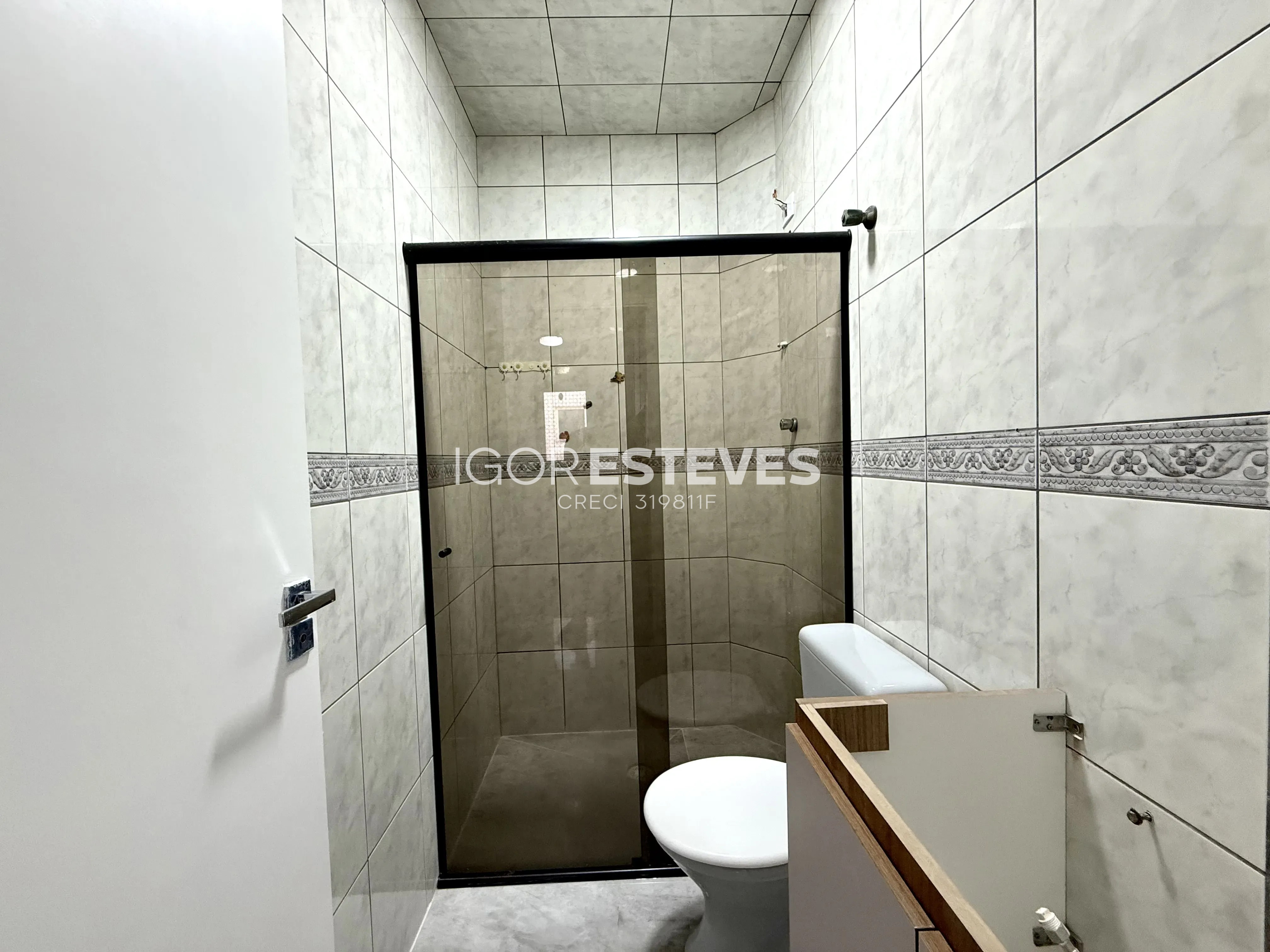 Cobertura 320m² com Piscina e Vista Mar na Guilhermina