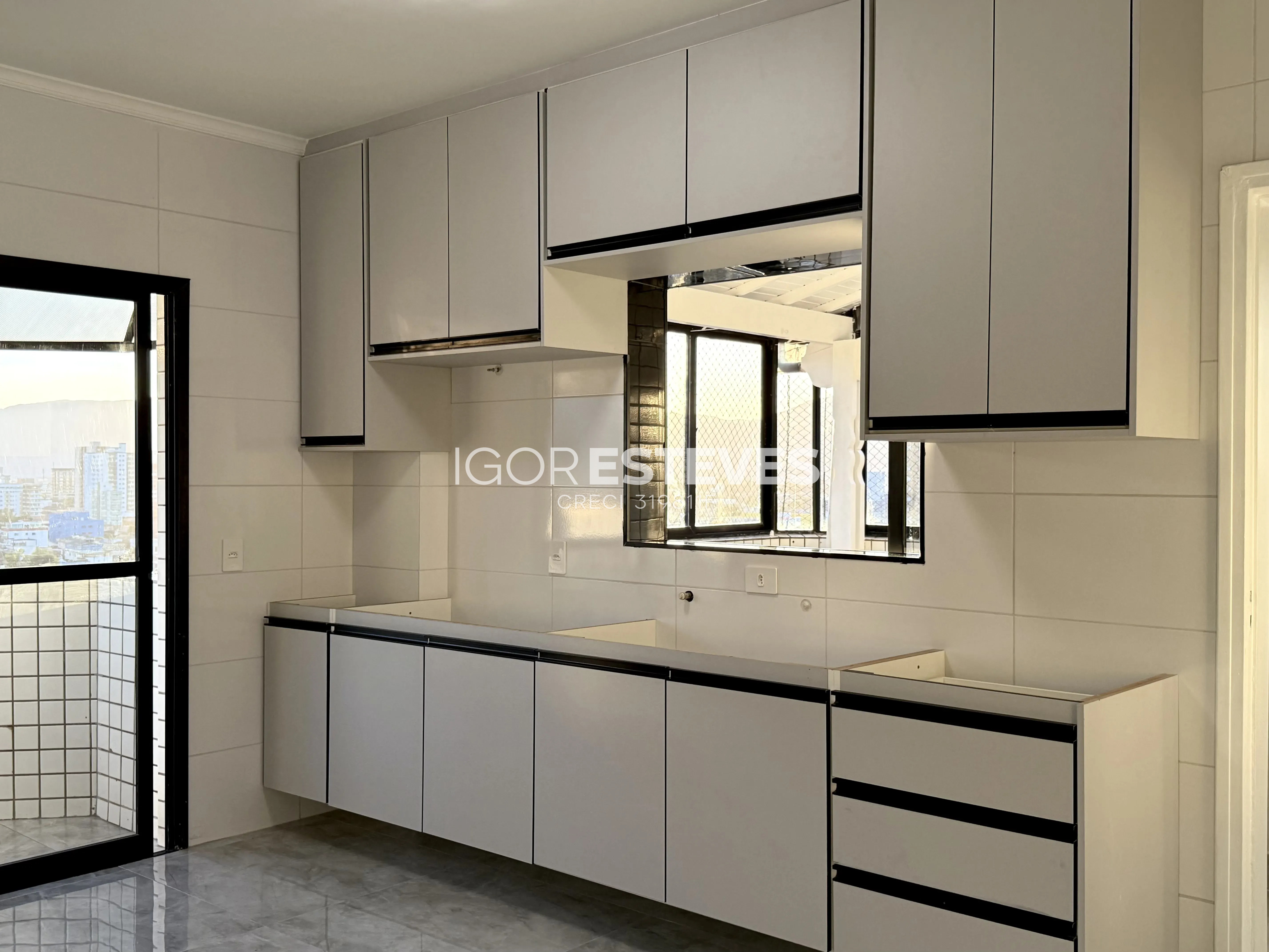 Cobertura 320m² com Piscina e Vista Mar na Guilhermina