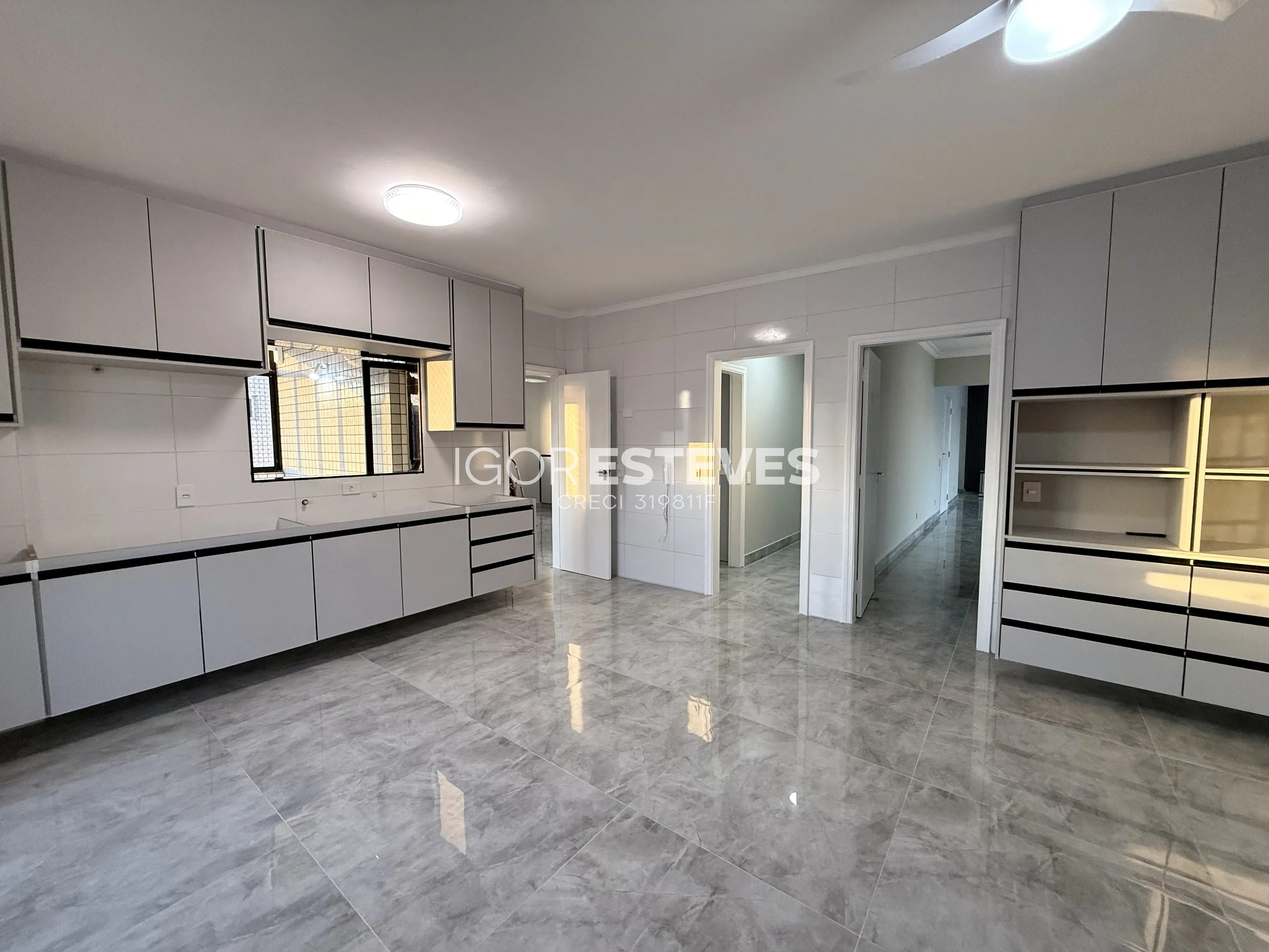 Cobertura 320m² com Piscina e Vista Mar na Guilhermina