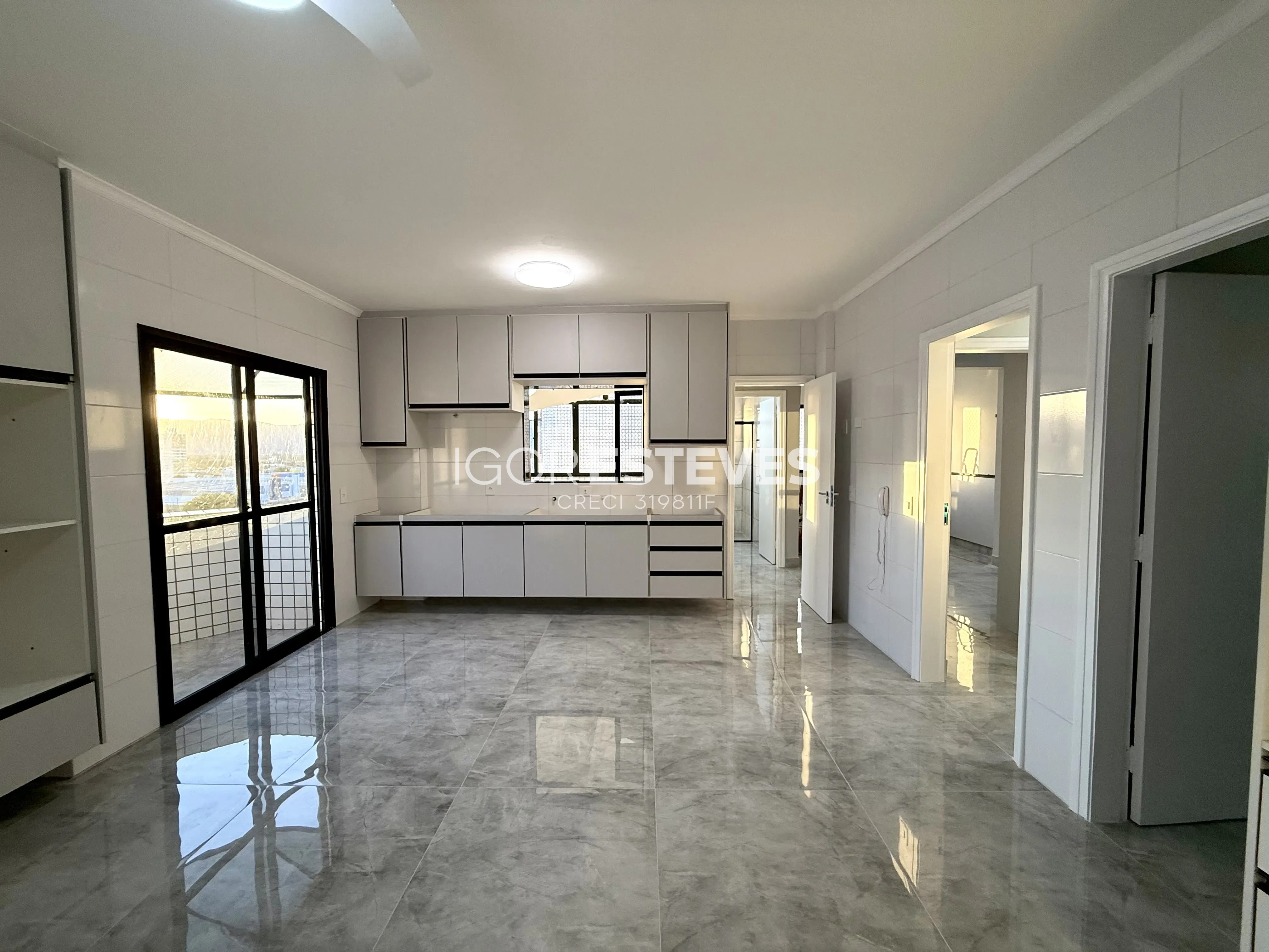 Cobertura 320m² com Piscina e Vista Mar na Guilhermina